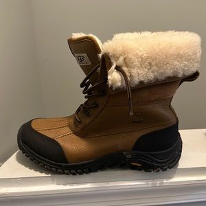 COPY - Ready for the winter?  Slightly worn Ugg boots. Very warm